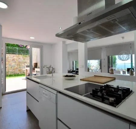 Valentina ヴィラ リョレート・デ・マル